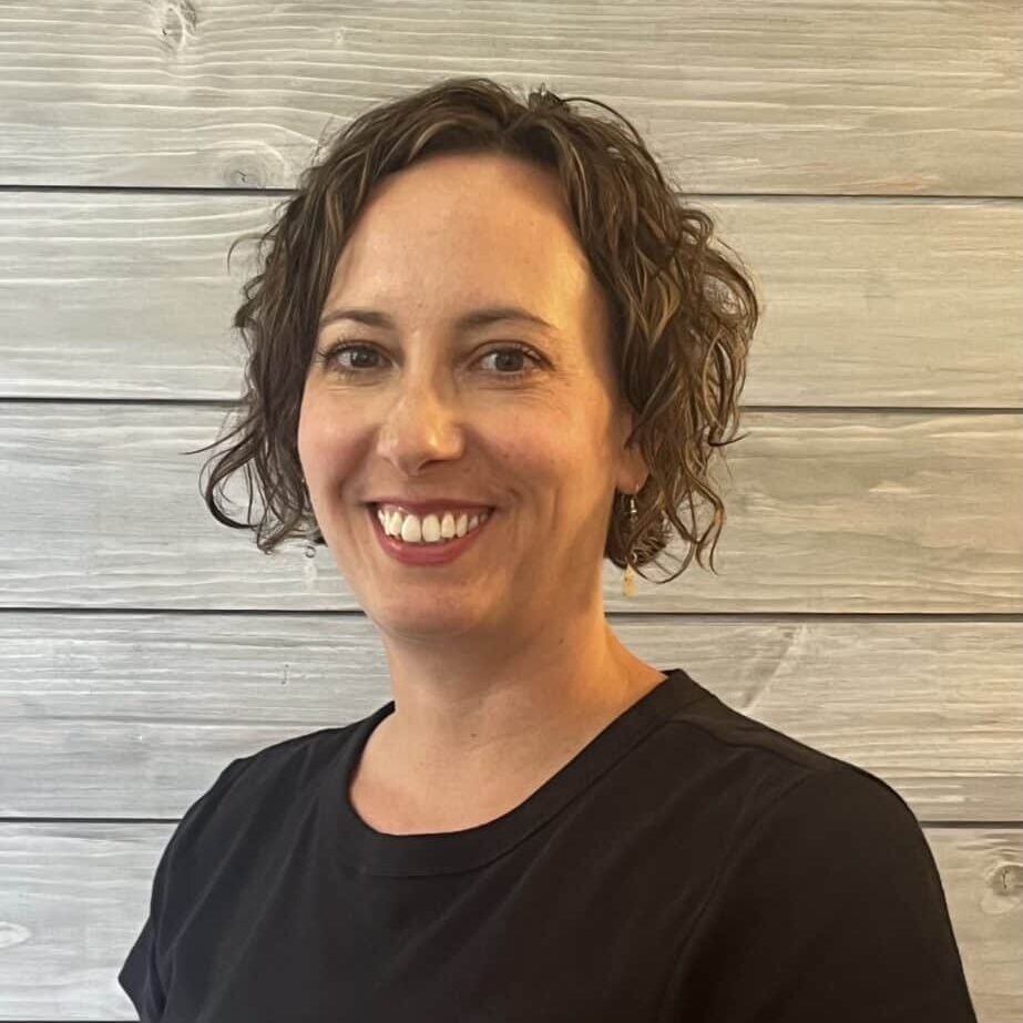 Megan DesVeaux headshot